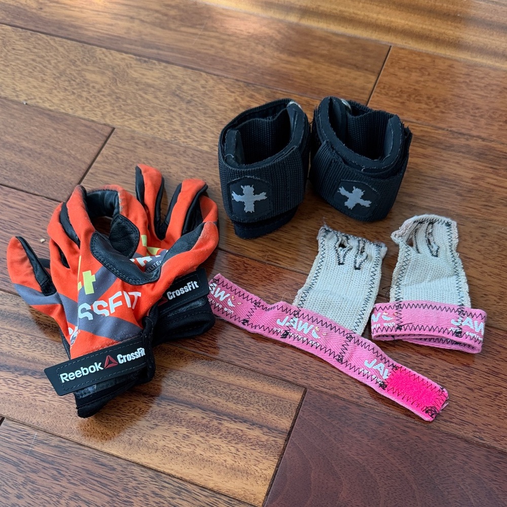CrossFit gloves, wrist bands, grips